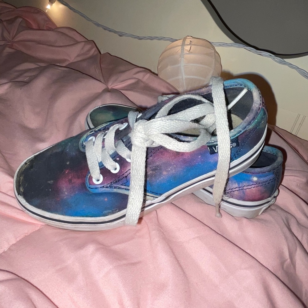 Vans tennis shoes